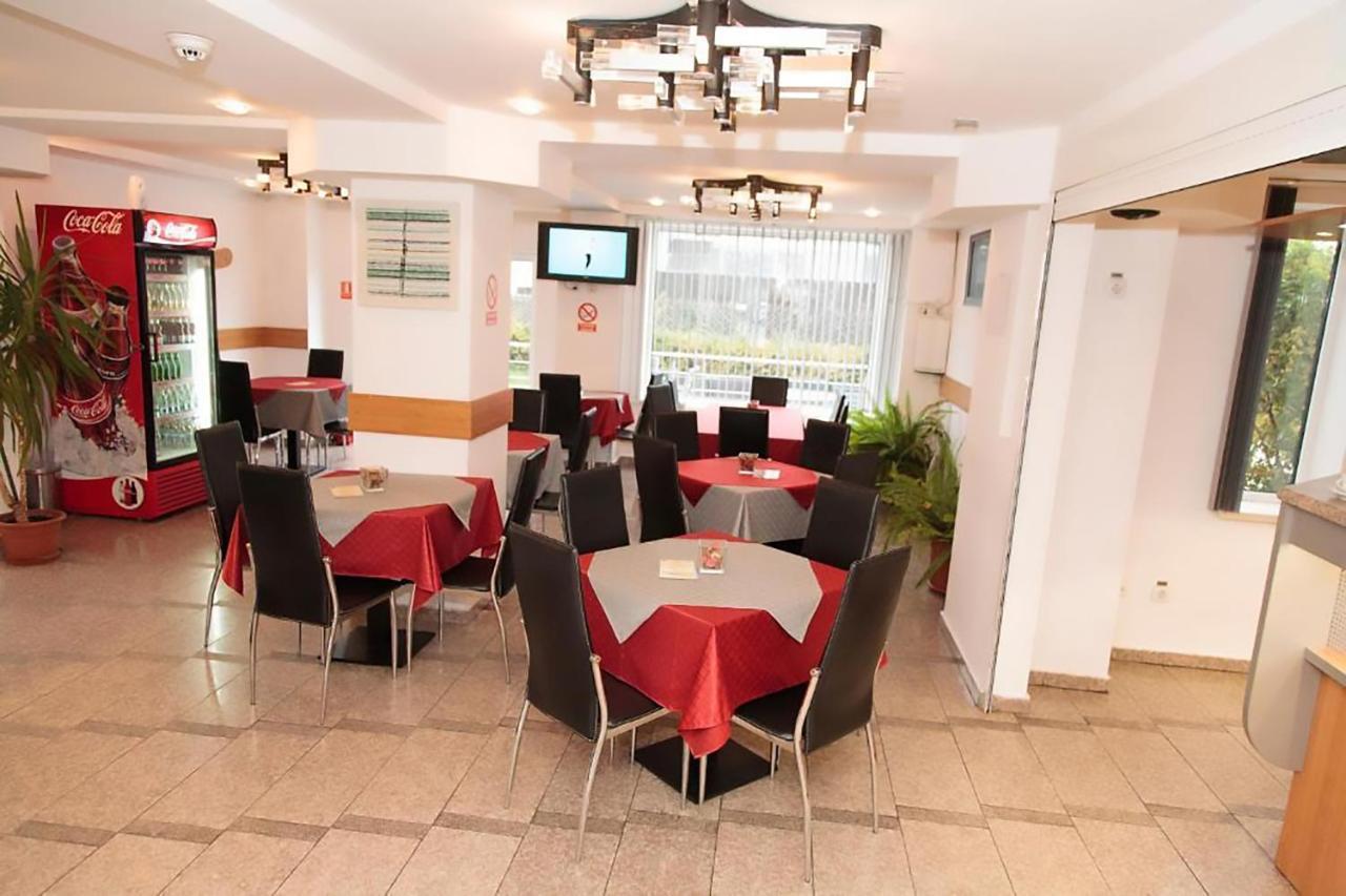 Plus Hotel Craiova Eksteriør bilde