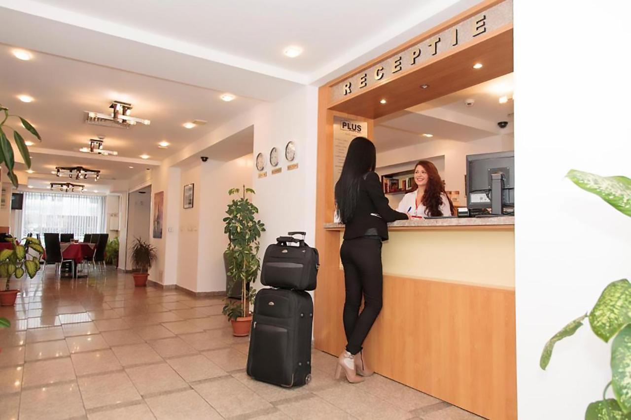 Plus Hotel Craiova Eksteriør bilde