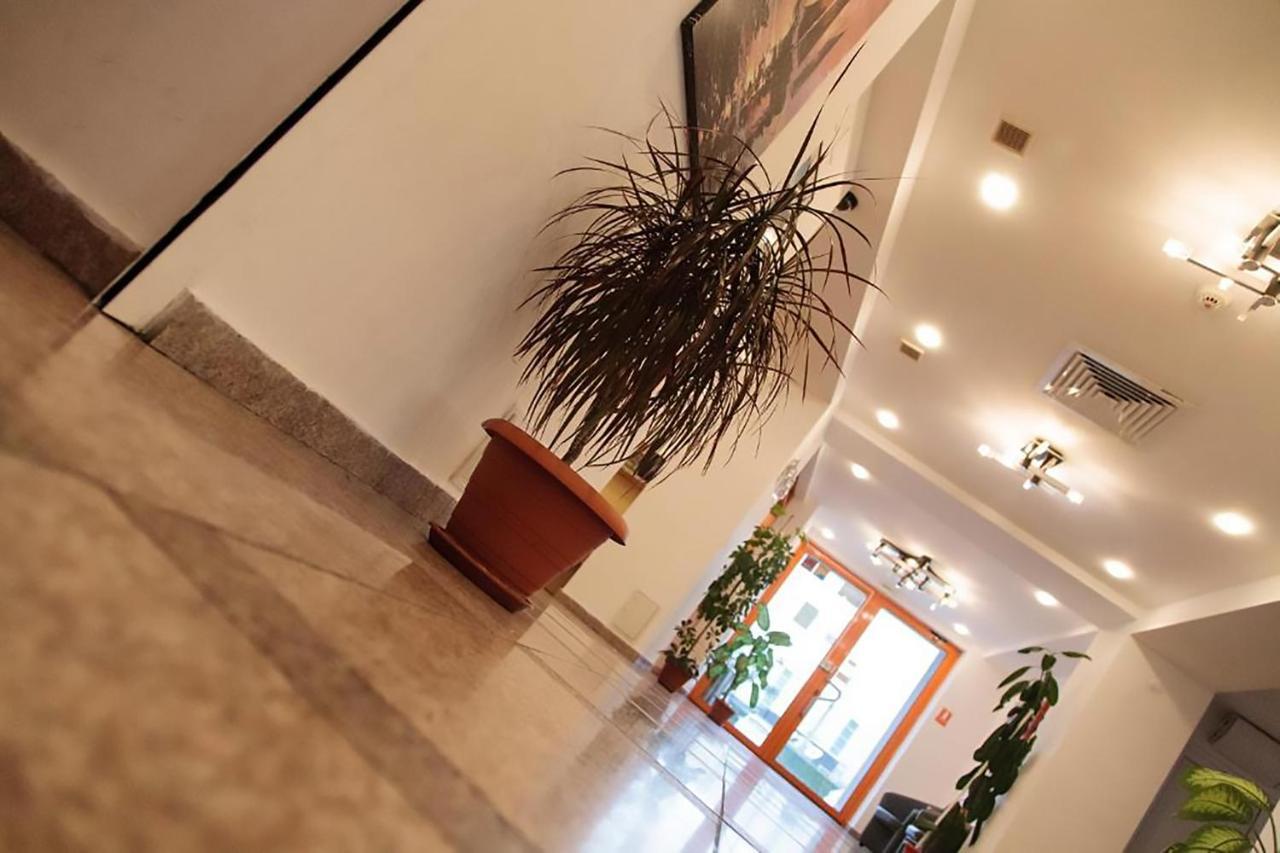 Plus Hotel Craiova Eksteriør bilde