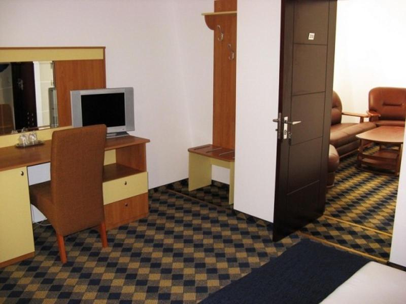Plus Hotel Craiova Eksteriør bilde