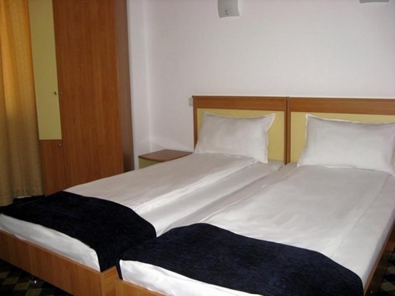 Plus Hotel Craiova Eksteriør bilde