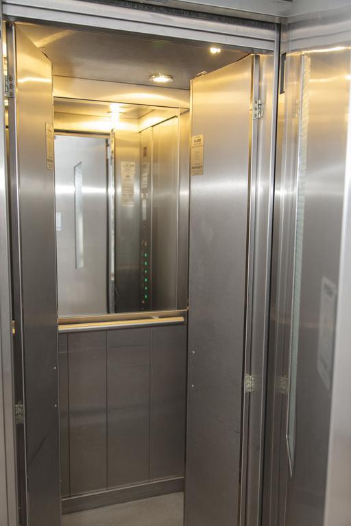 Plus Hotel Craiova Eksteriør bilde
