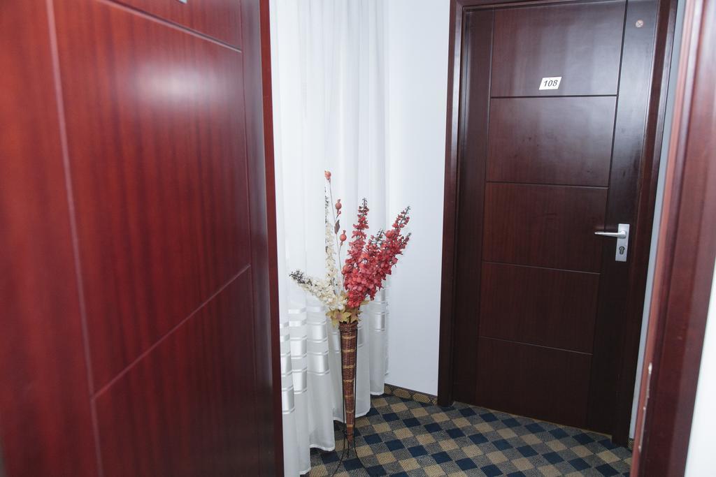 Plus Hotel Craiova Eksteriør bilde