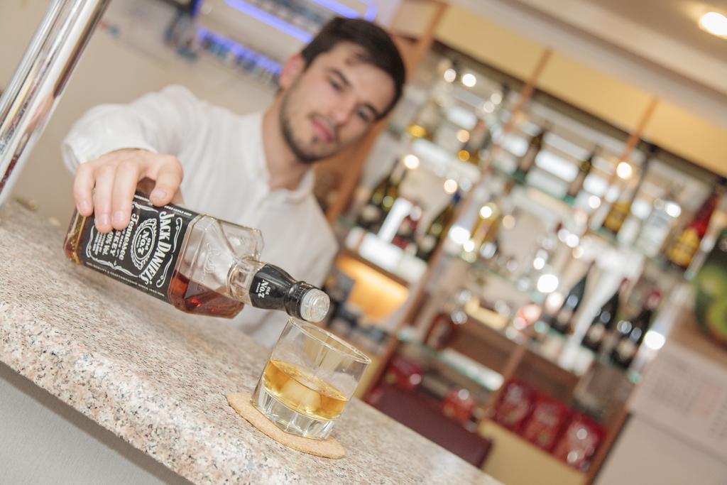 Plus Hotel Craiova Eksteriør bilde