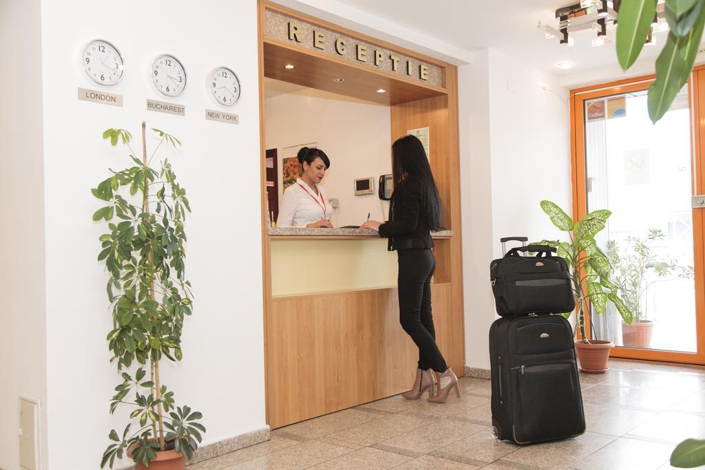 Plus Hotel Craiova Eksteriør bilde