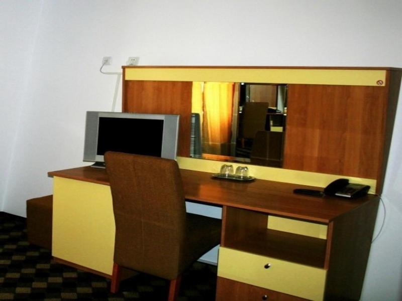 Plus Hotel Craiova Eksteriør bilde
